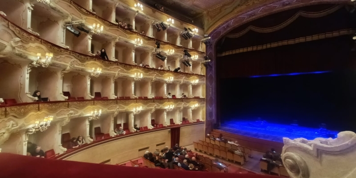 Odissea a Teatro: Storie, Magia e una Verità da Giullare